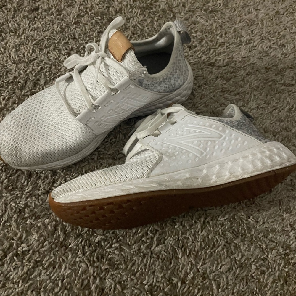 New balance tennis shoes